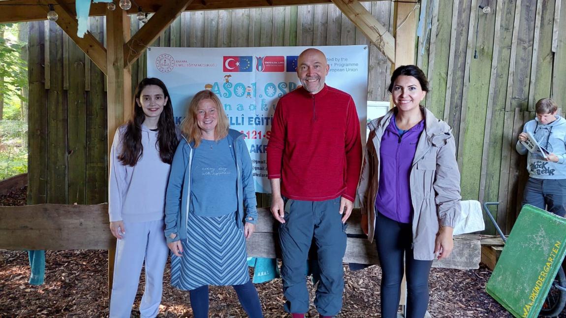 Ankara İL Mem'in Ka 121 Okul Eğitimi Akreditasyonu kapsamında okul eğitimi yöneticilerimiz, Almanya Wuppertal'daki orman okulunu ziyaret ederek işbaşı gözlemde bulundular.